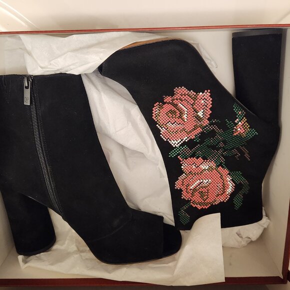 Donald Pliner "Barri" Suede Leather Open Toed Booties. NIB. Size: various - Picture 13 of 16